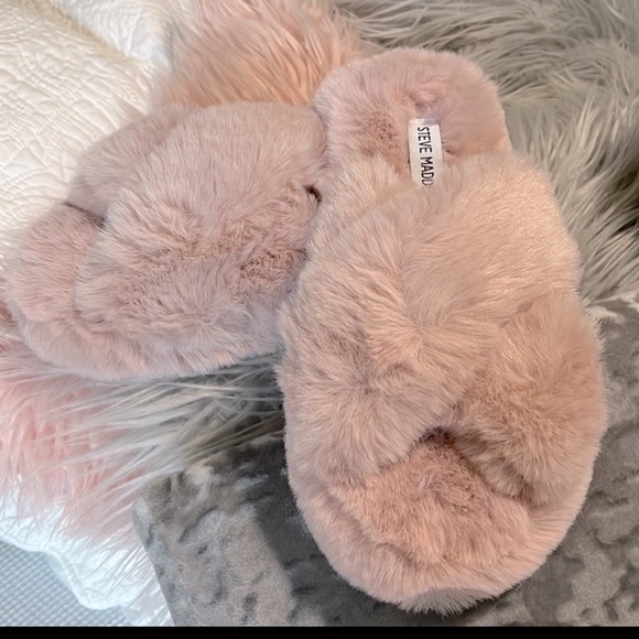 Steve Madden Slipper Pink Fluffy Comfy Slides House Shoe Women 7 8 Plush Slip On - Picture 12 of 12